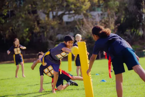 Children playing ki o rahi on a field